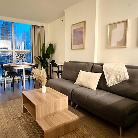 Stunning Skyline Views In A Cozy And Stylish Abode Apartment แวนคูเวอร์ ภายนอก รูปภาพ