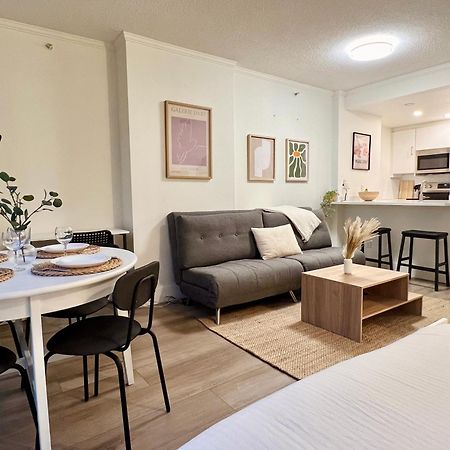 Stunning Skyline Views In A Cozy And Stylish Abode Apartment แวนคูเวอร์ ภายนอก รูปภาพ