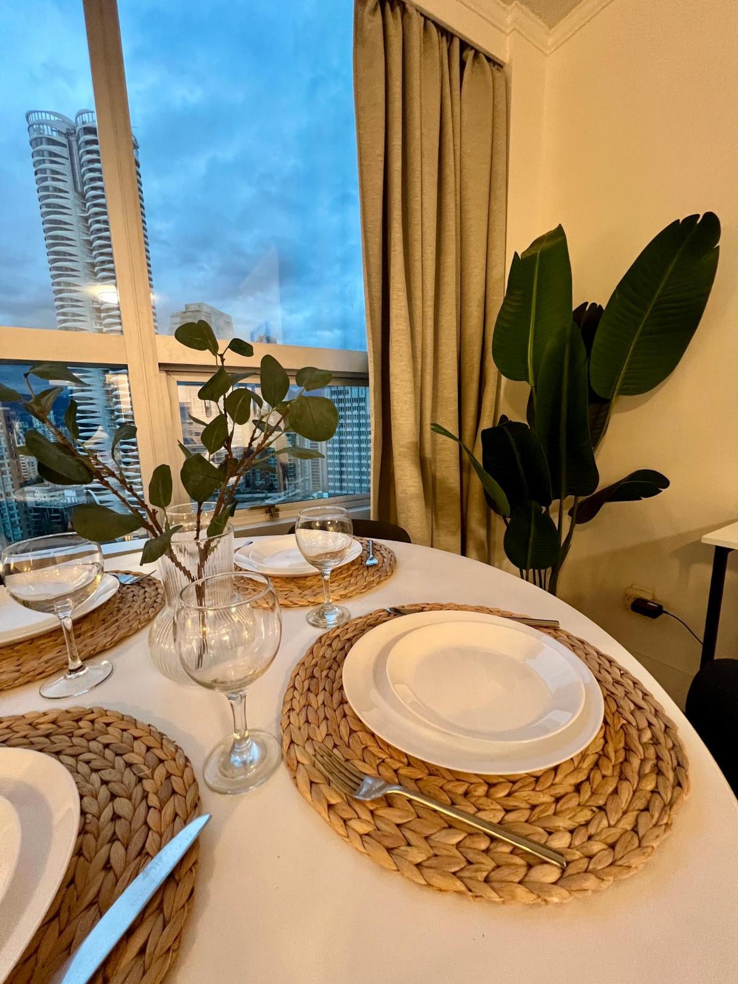 Stunning Skyline Views In A Cozy And Stylish Abode Apartment แวนคูเวอร์ ภายนอก รูปภาพ