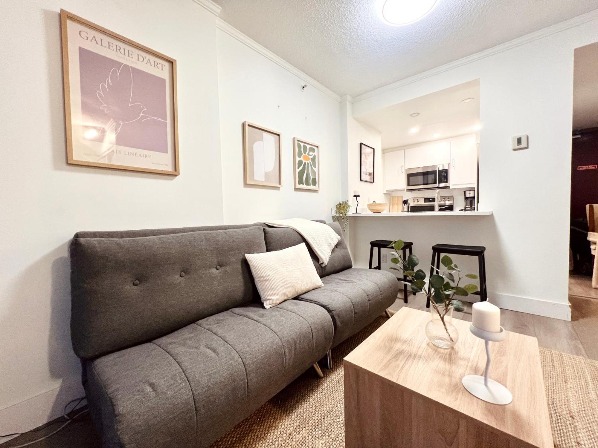 Stunning Skyline Views In A Cozy And Stylish Abode Apartment แวนคูเวอร์ ภายนอก รูปภาพ