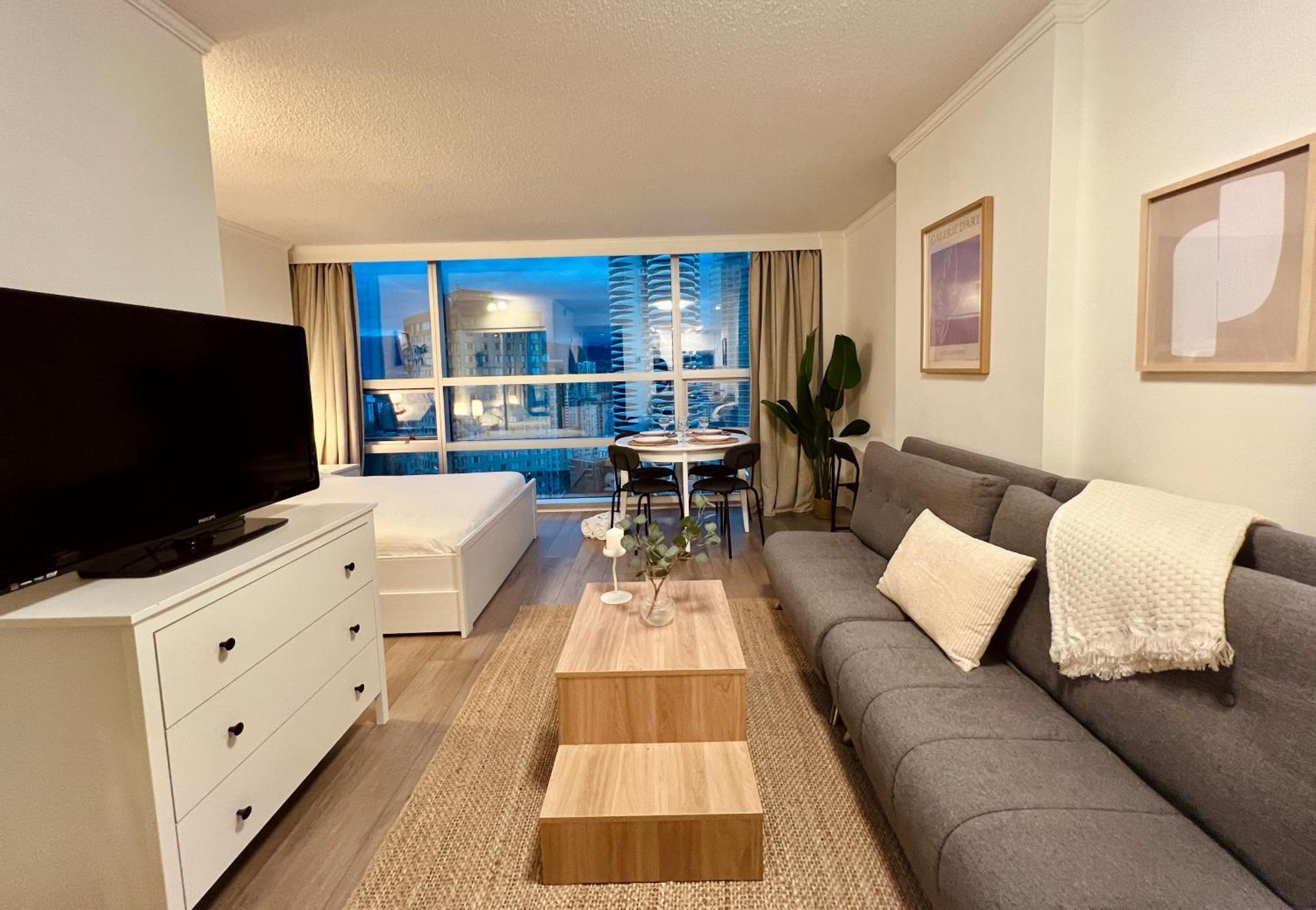 Stunning Skyline Views In A Cozy And Stylish Abode Apartment แวนคูเวอร์ ภายนอก รูปภาพ