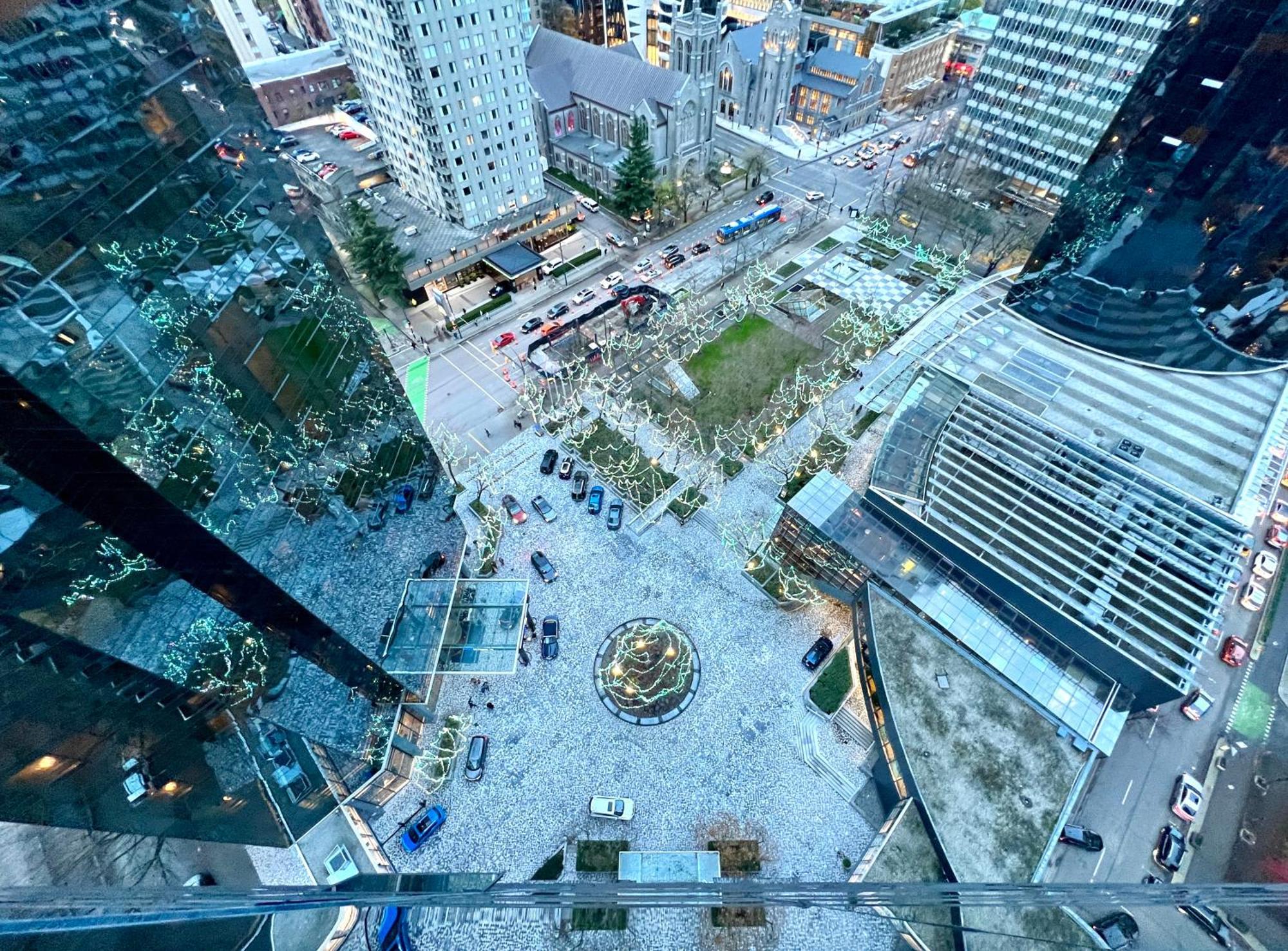 Stunning Skyline Views In A Cozy And Stylish Abode Apartment แวนคูเวอร์ ภายนอก รูปภาพ