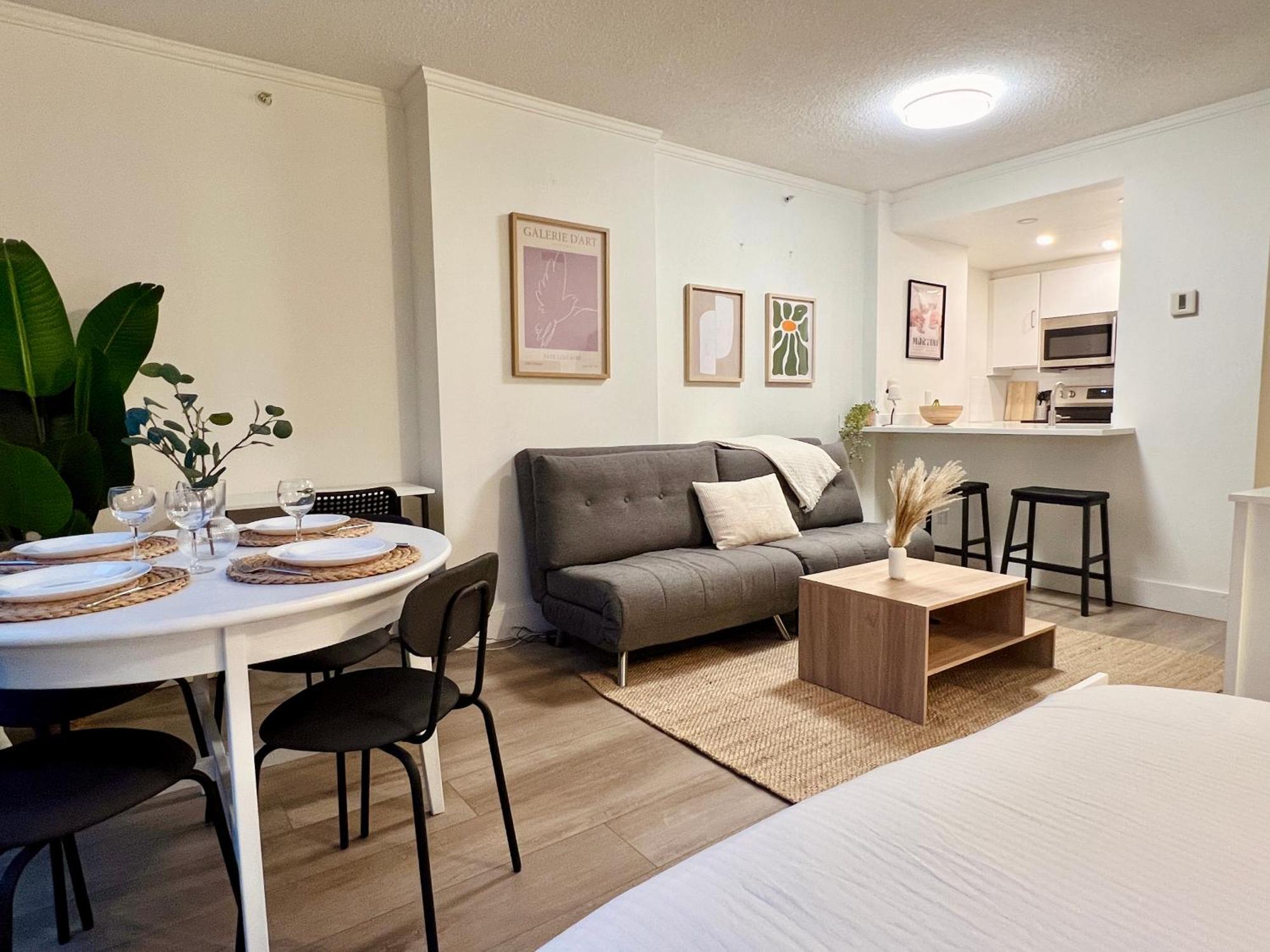 Stunning Skyline Views In A Cozy And Stylish Abode Apartment แวนคูเวอร์ ภายนอก รูปภาพ