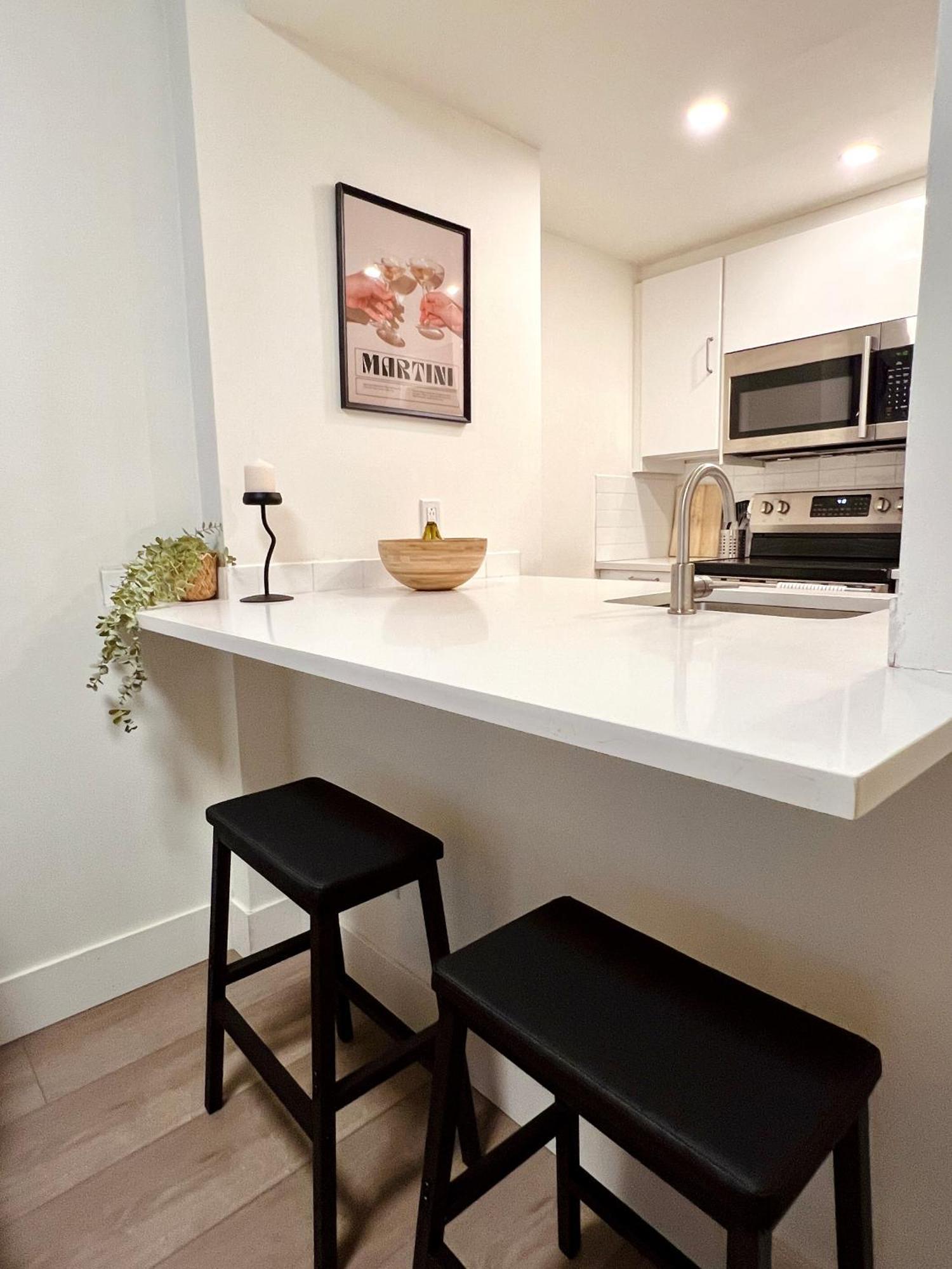 Stunning Skyline Views In A Cozy And Stylish Abode Apartment แวนคูเวอร์ ภายนอก รูปภาพ